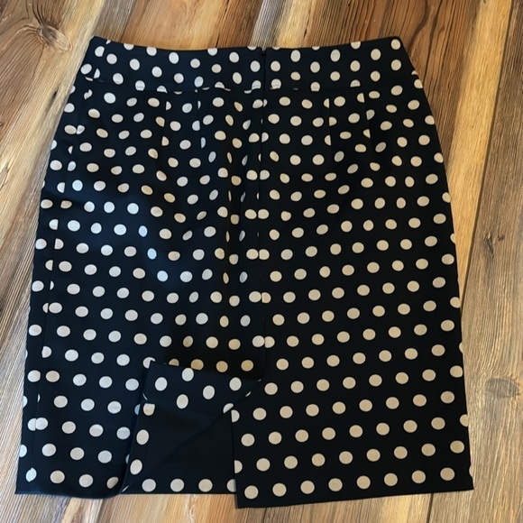 Ann Taylor Loft black skirt with tan polka dots 6P - Picture 2 of 4